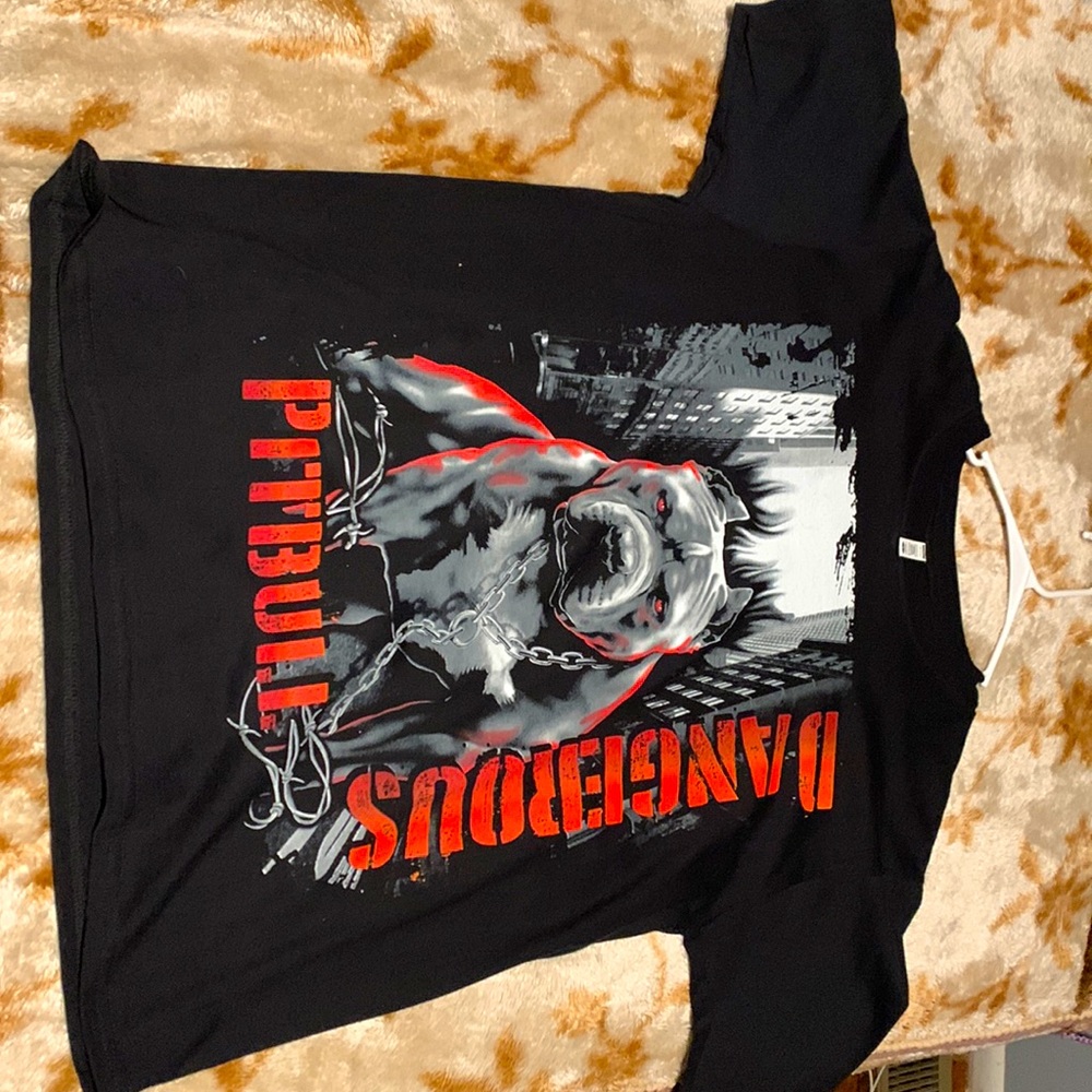 Black T shirt With a Pitbull design made in Mexico